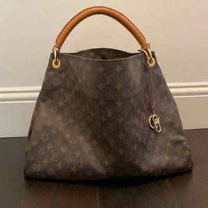 Gorgeous Louis Vuitton GM Artsy Monogram Bag